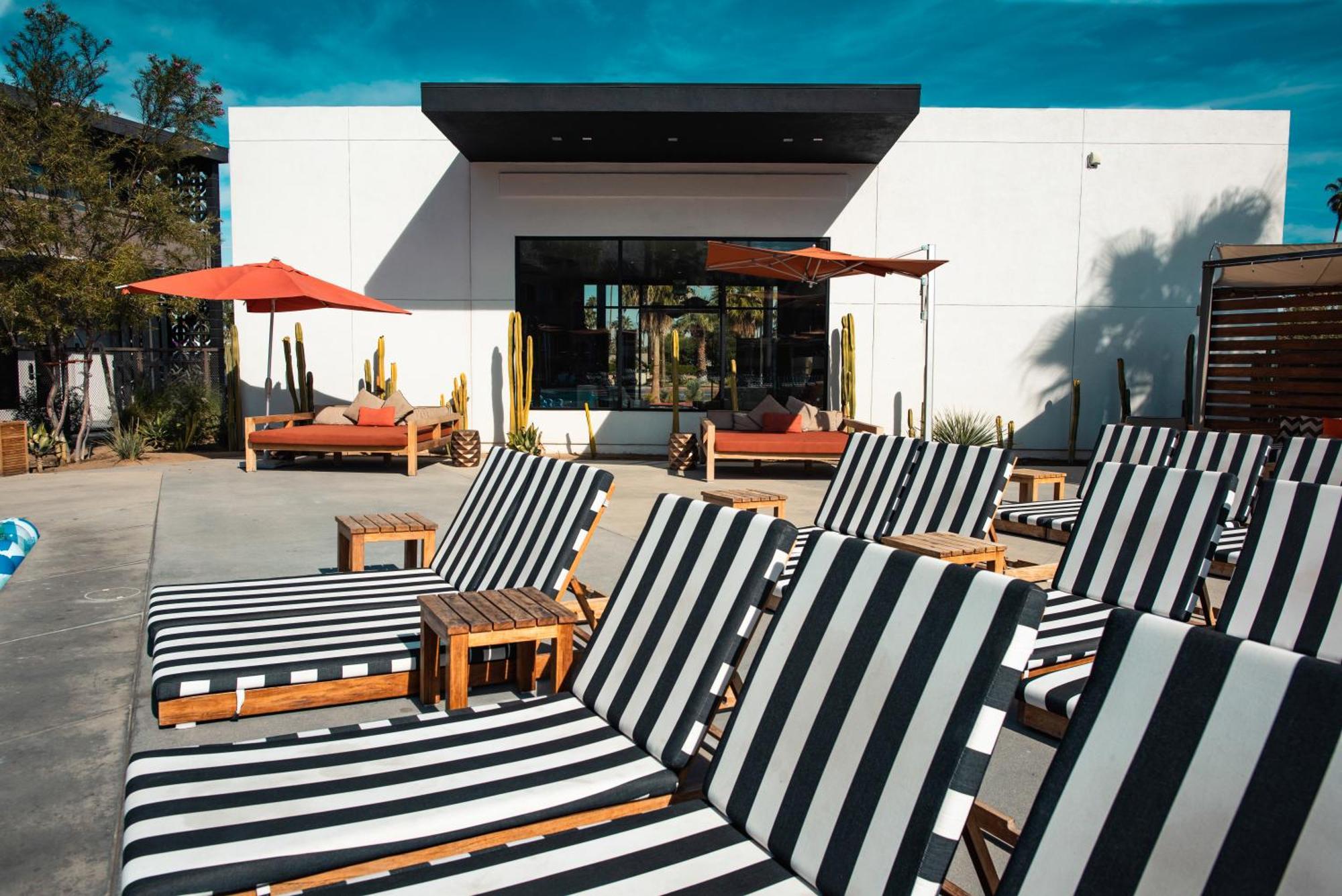V Palm Springs Hotel Exterior photo