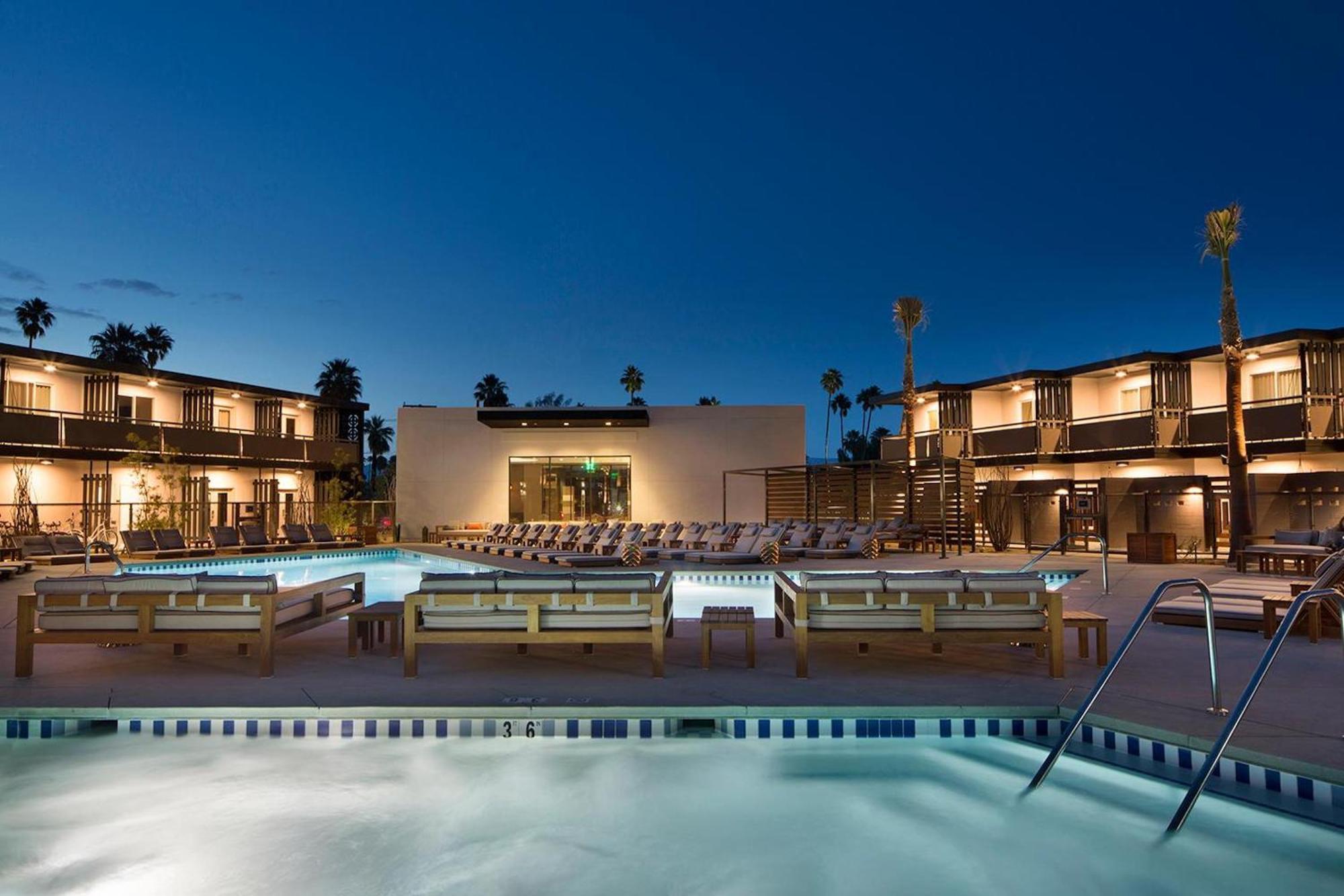 V Palm Springs Hotel Exterior photo