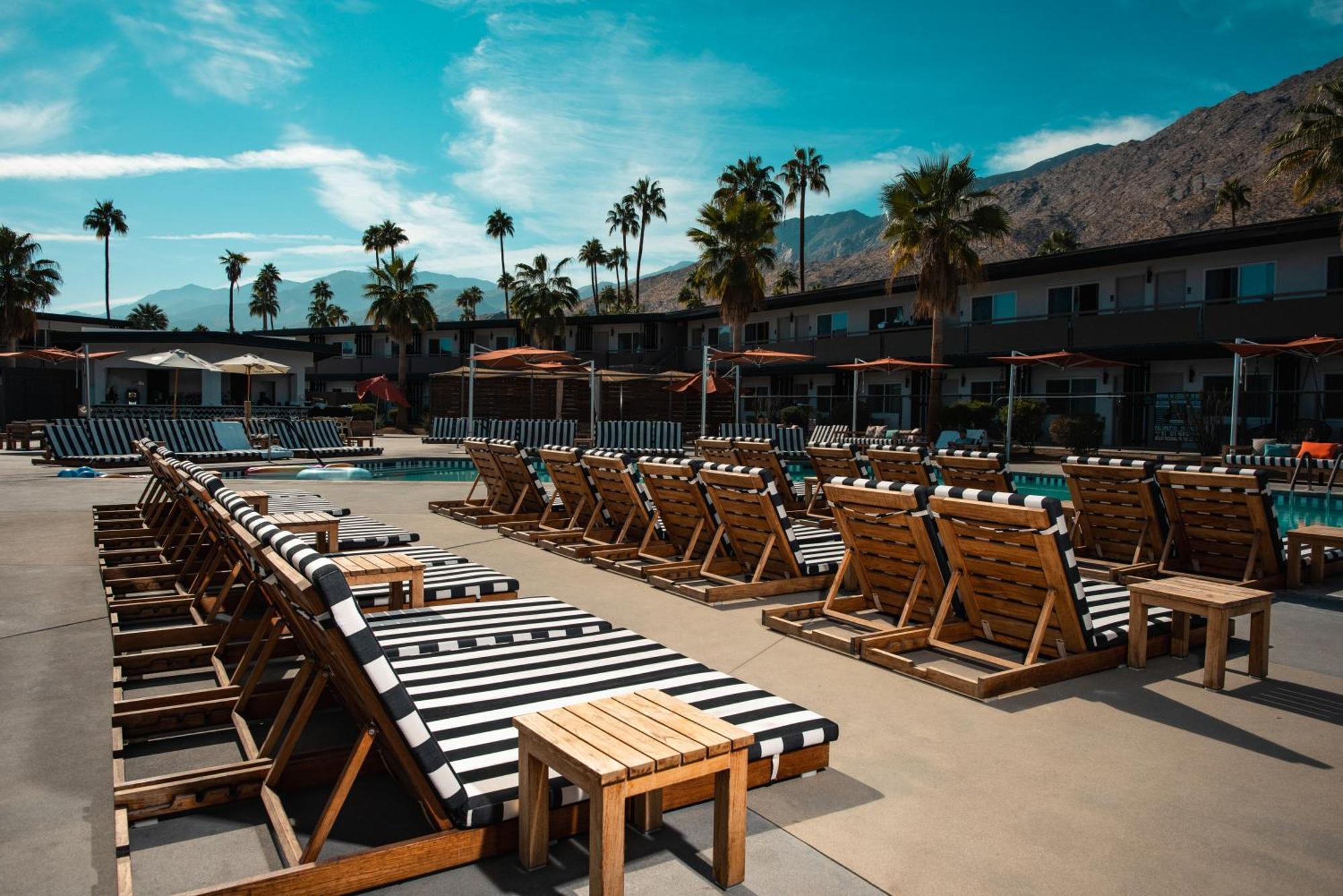 V Palm Springs Hotel Exterior photo