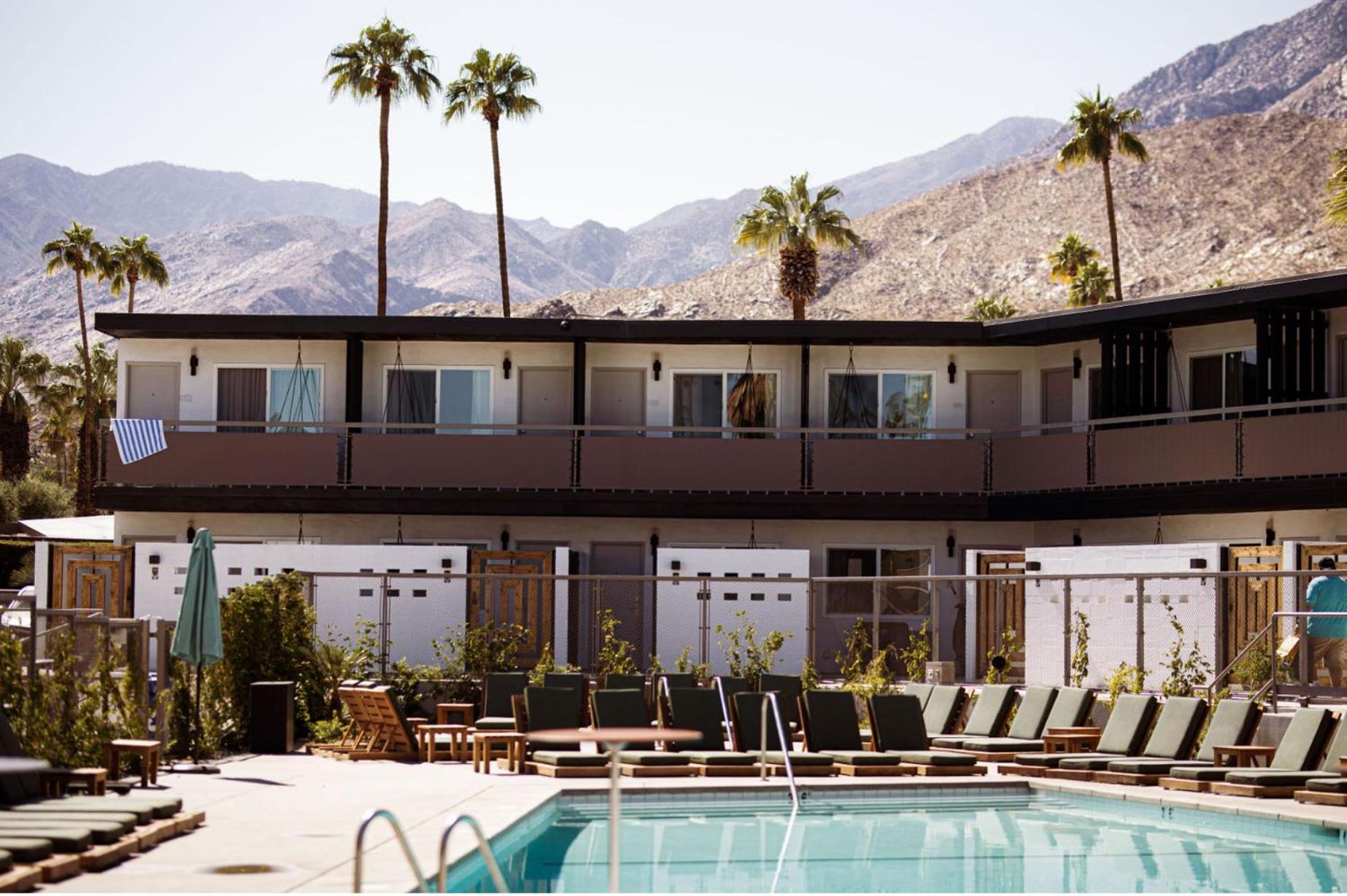 V Palm Springs Hotel Exterior photo