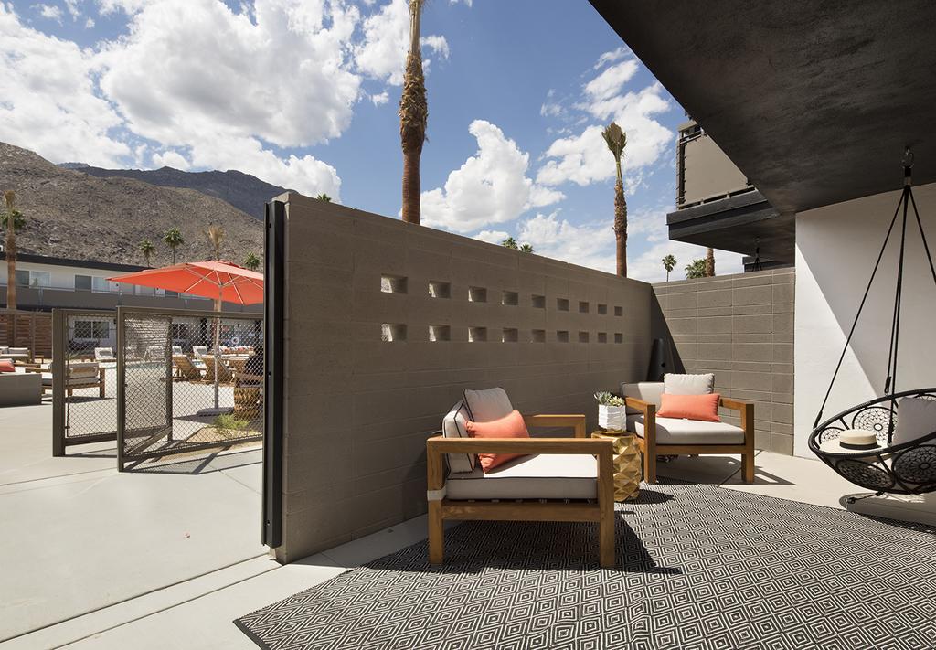 V Palm Springs Hotel Exterior photo