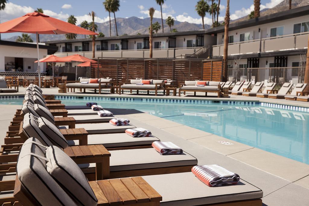 V Palm Springs Hotel Exterior photo